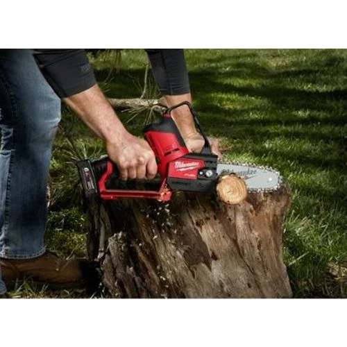 Tronçonneuse d'élagage Milwaukee M12 FHS-602X 12 V + 2 batteries 6 Ah + chargeur + coffret HD BOX - 4933472212 3 Tronçonneuse d'élagage Milwaukee M12 FHS-602X 12 V + 2 batteries 6 Ah + chargeur + coffret HD BOX - 4933472212 – Image 3